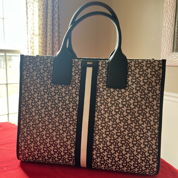 DKNY Carlita Large Book Tote- brand new - Picture 1 of 4